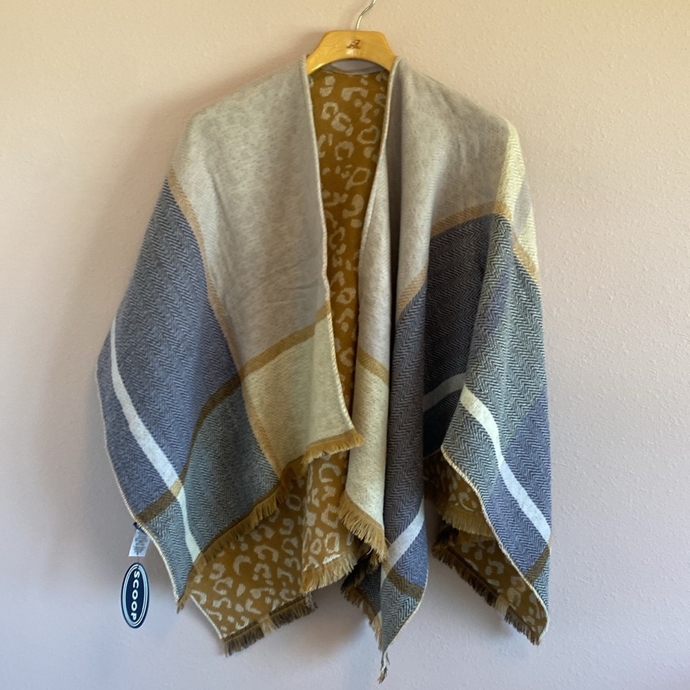 Scoop reversible poncho scarf NWT